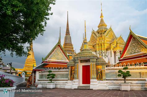 wat pho temple  reclining buddha bangkoks oldest  largest