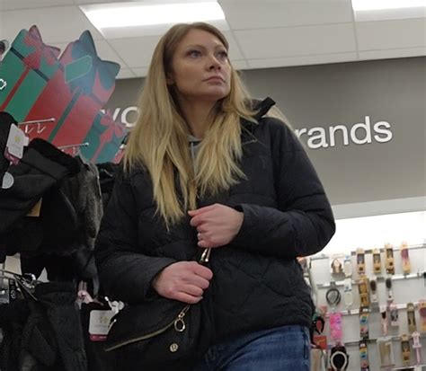 Pretty Milf In Tight Jeans Tight Jeans Forum