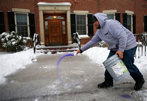 Travelers react to the latest Boston Texas weather alert