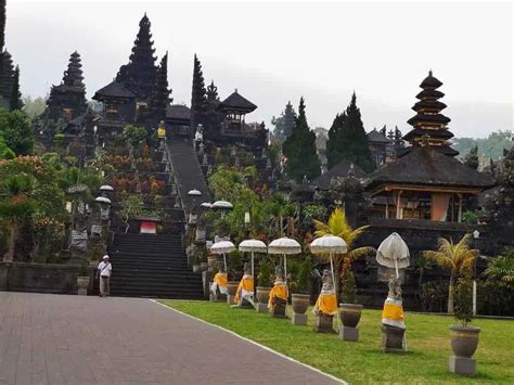 Pura Bali Adalah Salah Tempat Ibadah Bagi Umat Hindu Yang Unik