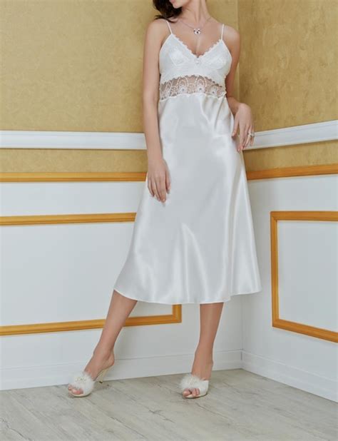 Premium Photo Female Model Wearing White Nighty And Lingerie In A Classically Decorated Room