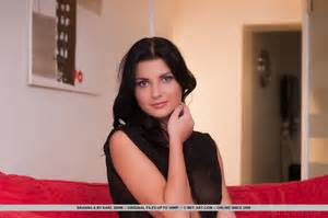 Dreamy Brunette Proudly Shows Off Sexy Curves And Shaved XXX Dessert