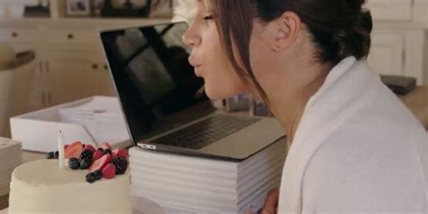 Meghan Markle Shows Off DIVINE Naked Cake For Th Birthday HELLO