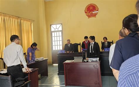 Gay cấn vụ mua bán cổ phần tại một trường đại học ở TP HCM