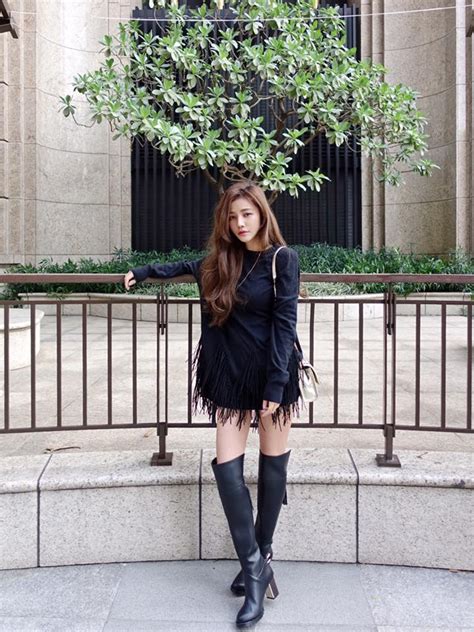 Kh Ng Ph I Hot Girl Tu I N O U B N Ang Ng M Nhan S C C A M T Ng I Tu I R I Y