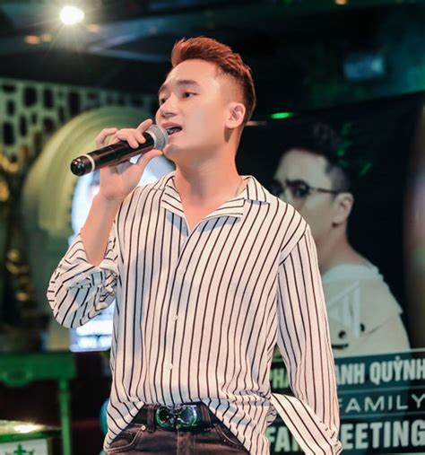 Lần đầu lộ diện bạn gái trẻ măng xinh như hot girl của Phan Mạnh Quỳnh