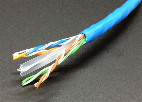 قم بإلغاء عزل كابل الإيثرنت Cat6 السائب 4 أزواج Cca النحاس يرتدون