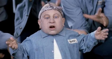 Elizabeth Hurley Flaunts Ultra Toned Abs In Tiny Bikini You Don T Want To Miss Flipboard