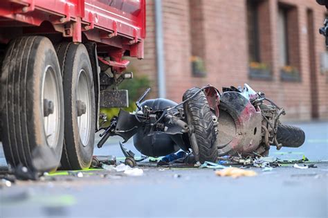 Aldekerk Rollerfahrer Stirbt Bei Unfall