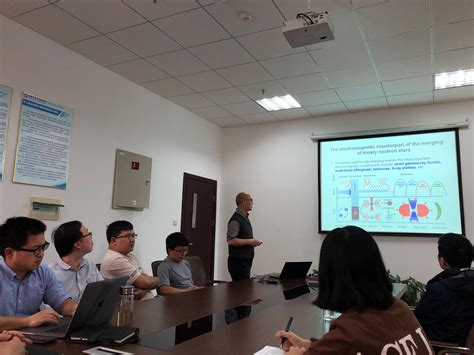 【学术报道·物电讲坛】中国科学技术大学赵文教授应邀来校进行学术交流 物理与电子信息学院