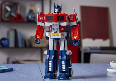 Lego built a $170 Transformers Optimus Prime that actually transforms ...