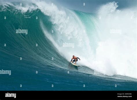 Kelly Slater Surfing A Huge Wave At The Eddie Aikau Big Wave Surfing Invitational Contest At