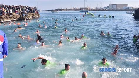 Tuffo Alla Conca Da Record Oltre Iscritti Per Il Primo Bagno Del