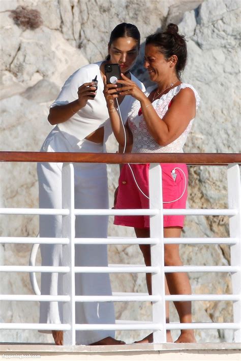 Shanina Shaik Nude OnlyFans Leaks Fappening Page FappeningBook