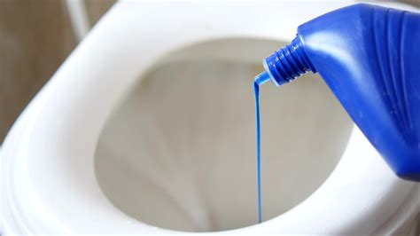 Liquid Toilet Cleaner Making Process 5