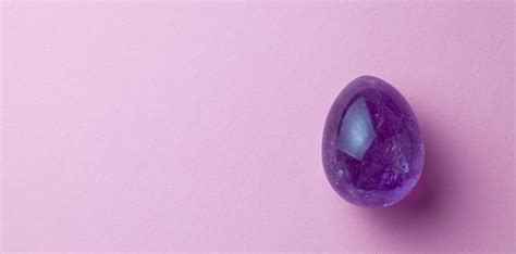 Yoni egg el simulador de los órganos genitales femeninos vagina huevo de piedra copiar espacio