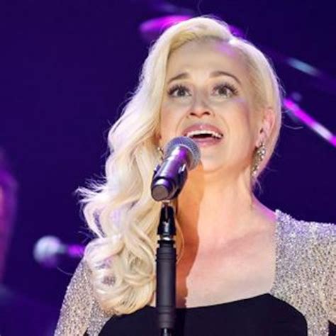 Kellie Pickler Returns To The Stage For First Time Since Husband Kyle Jacobs Death