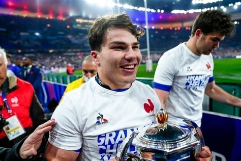 6 Nations 2022 Antoine Dupont capitaine du XV de France élu meilleur