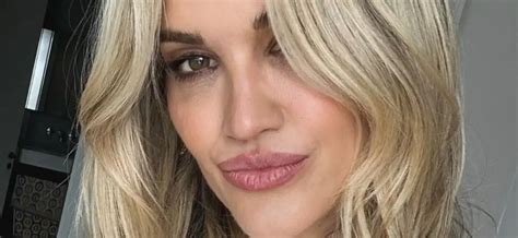 In A Gorgeous Black Thong Bikini Ashley Roberts Stuns Fans During A