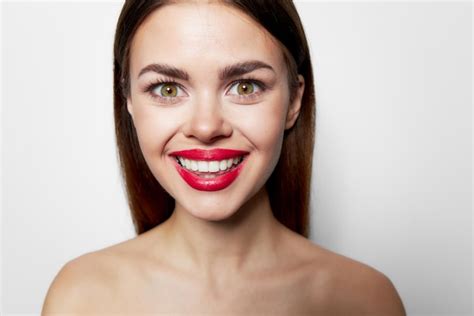 Premium Photo Woman With Flower Red Lips Smile Closeup Naked Shoulders Bright Makeup Closeup