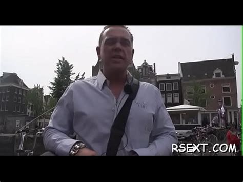 Une pute mature descend et suce la bite avant de se faire lécher XVIDEOS