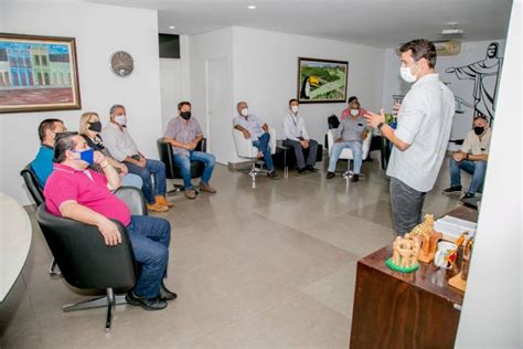 Prefeito Conhece Detalhes Da Implanta O Do Programa Ilumina Pantanal