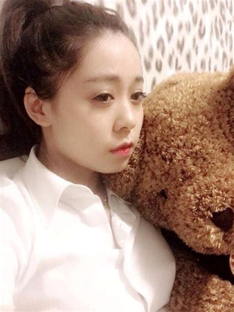 Vẻ lôi cuốn của hot girl Cảnh sát vừa giỏi vừa xinh