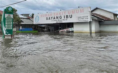 Banjir Di Sintang Kalimantan Barat Belum Surut