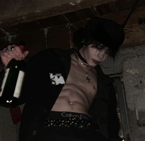 Pin on 𝒢𝓇𝓊𝓃𝑔𝑒 Hot emo guys Emo guys Attractive guys