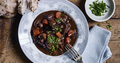 Boeuf Bourguignon Opskrift På Fransk Simreret Arla