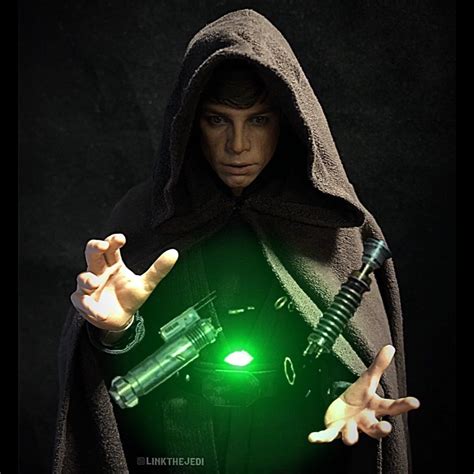 Luke Skywalker Using His Lightsaber Wallpapers - Wallpaper Cave