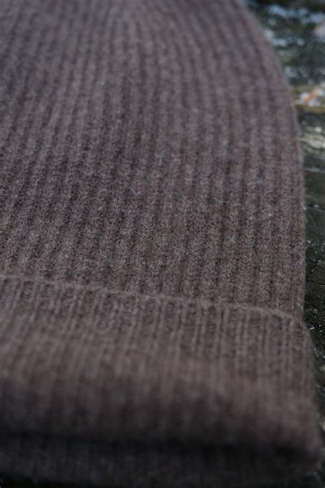 Ribbed Cashmere Beanie Hat Dark Truffle Brown • Oats And Rice
