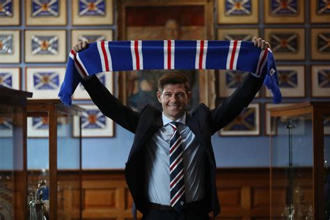 Steven Gerrard Reacts To Being Booed By Rangers Fans