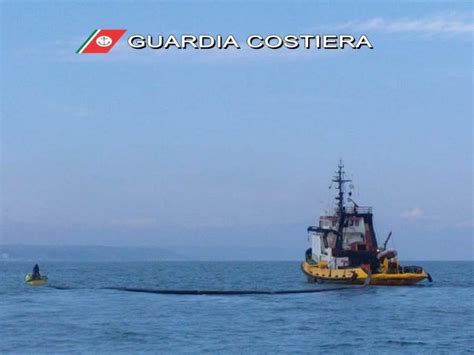 Ortona Incendio A Bordo Della Nave Cisterna E Spandimento Di Gasolio