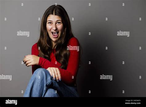 Maedchen, 13 Jahre alt, zeigt ihr Emotionen, Bonn, 04.10.2023. Bonn ...