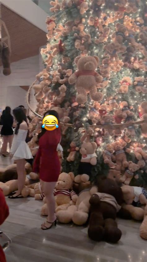 2 địa điểm check in Noel hot nhất TP HCM hiện tại bởi những lùm xùm Cư dân mạng nói gì