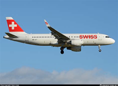 HB JLT Swiss Airbus A320 214 WL Photo by Björn Huke ID 431294