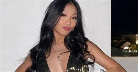 Le bikini vert pastel de Jade Hallyday qui a fait tourner toutes les têtes