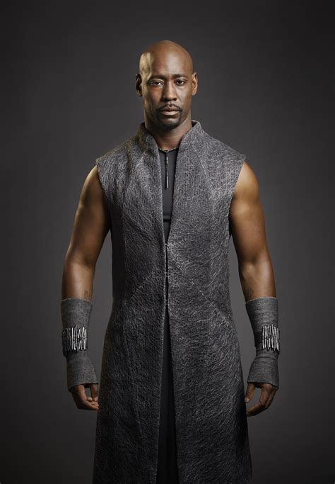 Amenadiel Lucifer - 1040x1500 Wallpaper - teahub.io