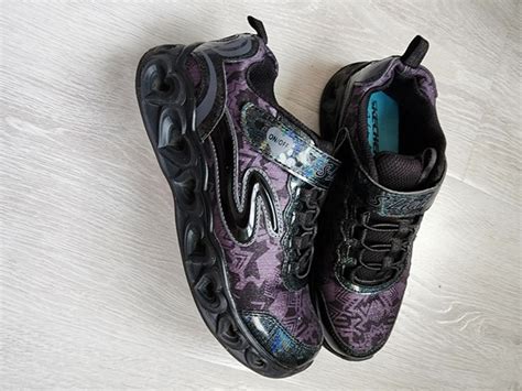 Продам очень хорошие хроссовки скитчерс для девочки, цвет красивый ...