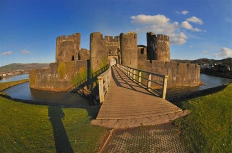 10 Facts about Caerphilly Castle | Fact File