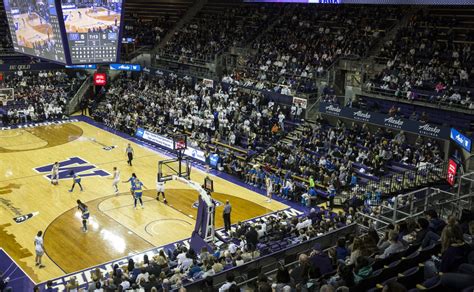 History In The Making Uw Womens Basketball Packs The House Komo