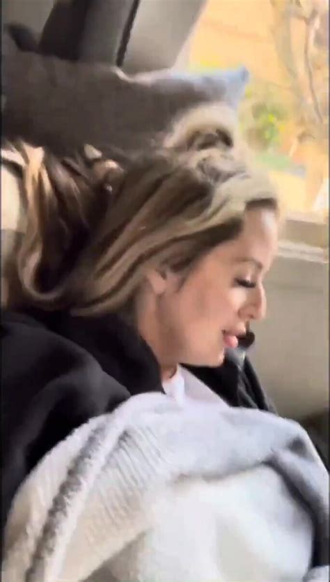 Hot blonde girls bassy farts ThisVid 日本語で