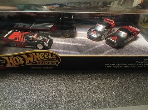 Hot Wheels Premium Collector Diorama ADVAN Set Porsche 962 MR2