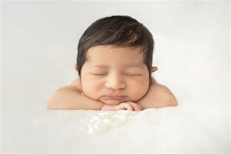 Greenwich Ct Newborn Photographer Looking Up Photography By Karen Kahn