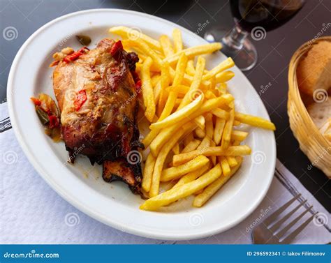 Carne De Porco Batatas Fritas Imagem De Stock Imagem De Coma