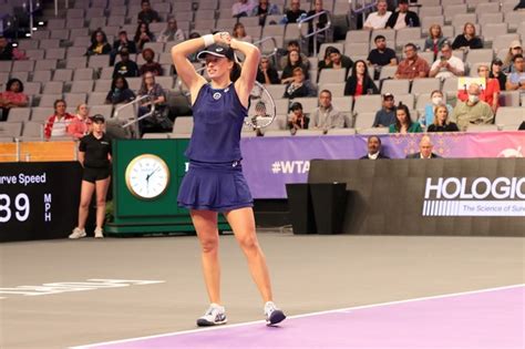 Iga Wi Tek O Wta Finals Polacy Pr Buj Zape Ni Puste Trybuny Rmf