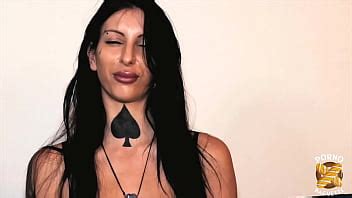 Femme Aux Petits Seins Porn Videos Letmejerk