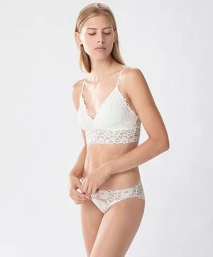 10 Hot Sexy Sandra Martins Bikini Pics