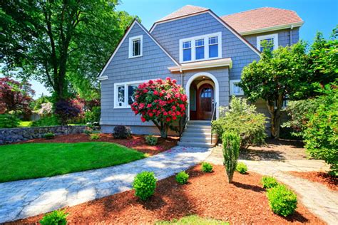 Home Value Tips The Best Curb Appeal Ideas To Upgrade Your Front Yard Ec Cosmo Home